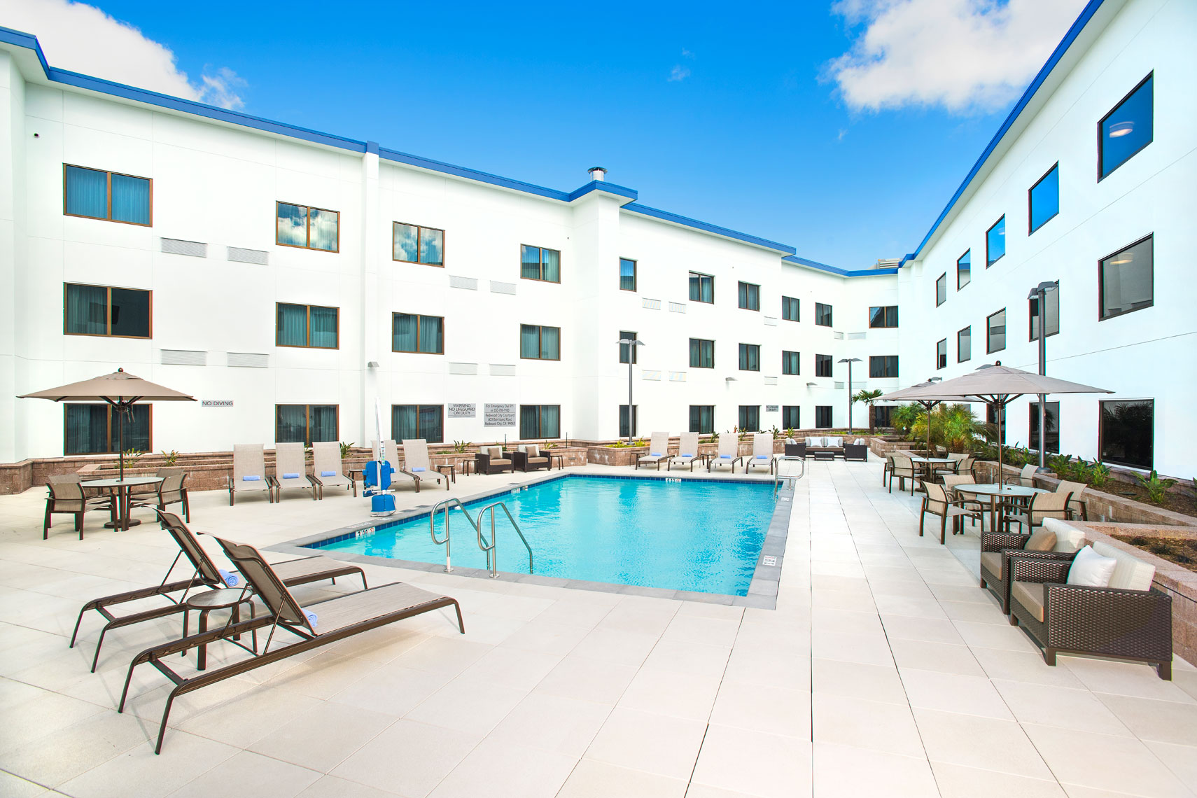 Redwood-City-Courtyard-2-6278a